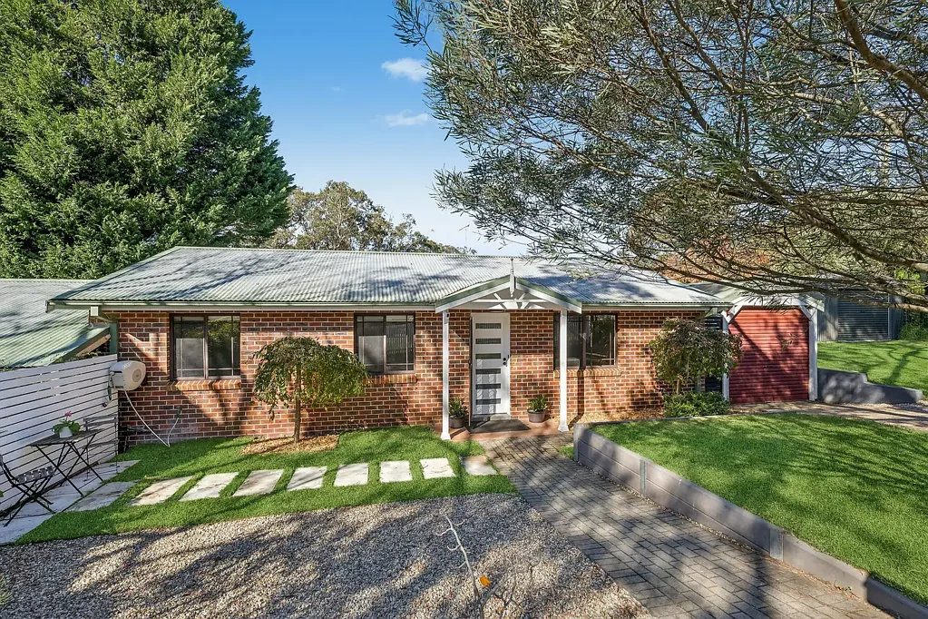 2/1-3 Flora Street, Wentworth Falls, NSW 2782