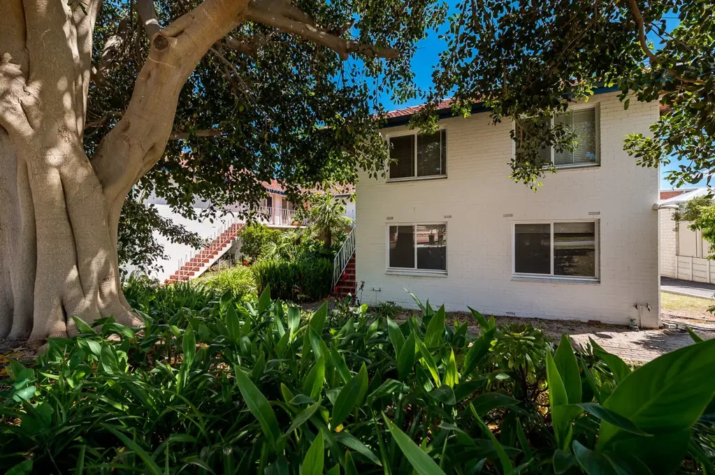 Maylands 2Moenga Stylish Ground Floor End Unit in Boutique Group of 10