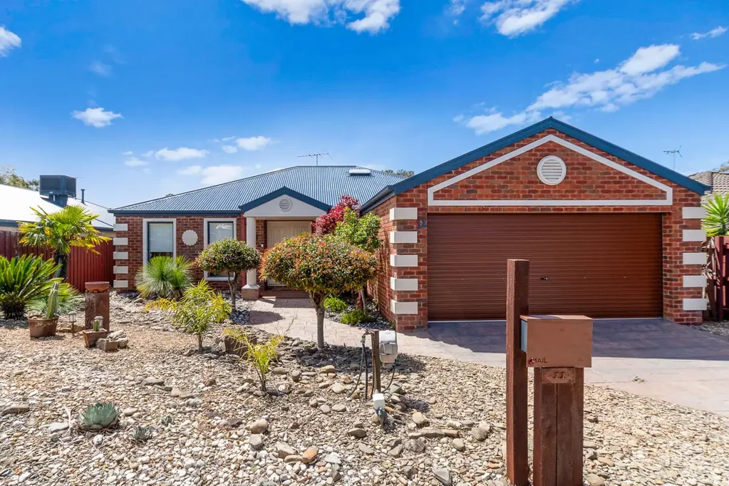 11 Flora Park Way, Carrum Downs, VIC 3201