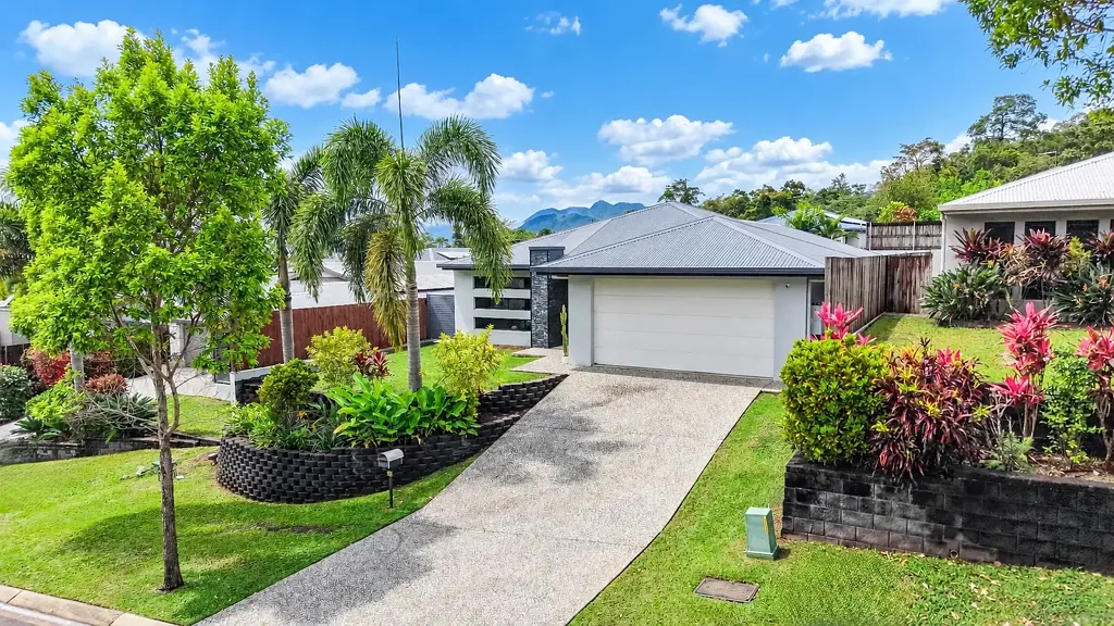 Mount Sheridan 4침실 Gorgeous family home in perfect, elevated position with breathtaking panoramic views !!