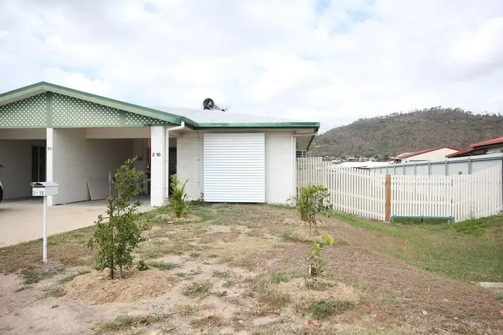 SOLAR  RENOVATED 3 Bedroom Maisonette