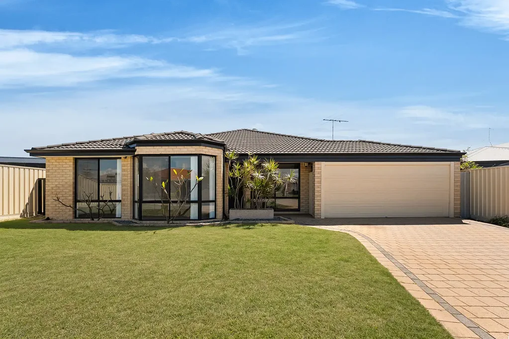 Port Kennedy 4Zimmer SPACE TO SPREAD OUT, ROOM TO ENTERTAIN & A BACKYARD TO ENJOY!