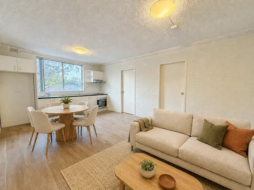 Conveinient two-bedroom apartment with lock-up garage