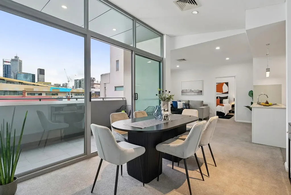 Perth 2Moenga Modern Living with City Views!