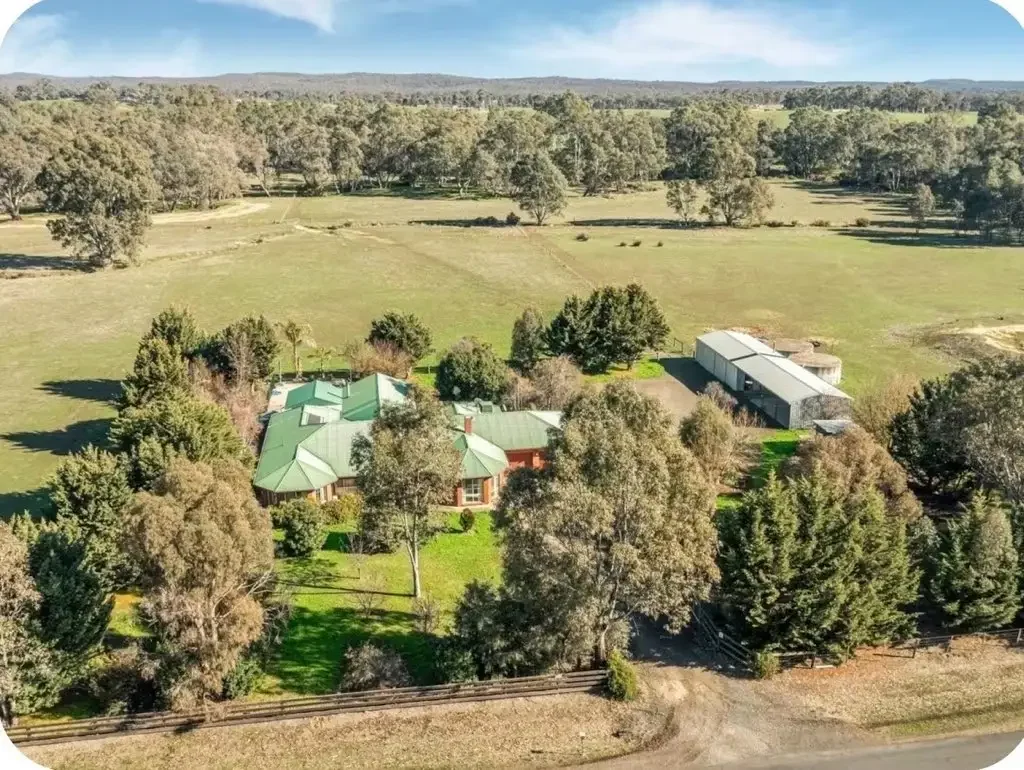 Axe Creek 3chambre Perfect Lifestyle Acreage with Prime Axe Creek Frontage