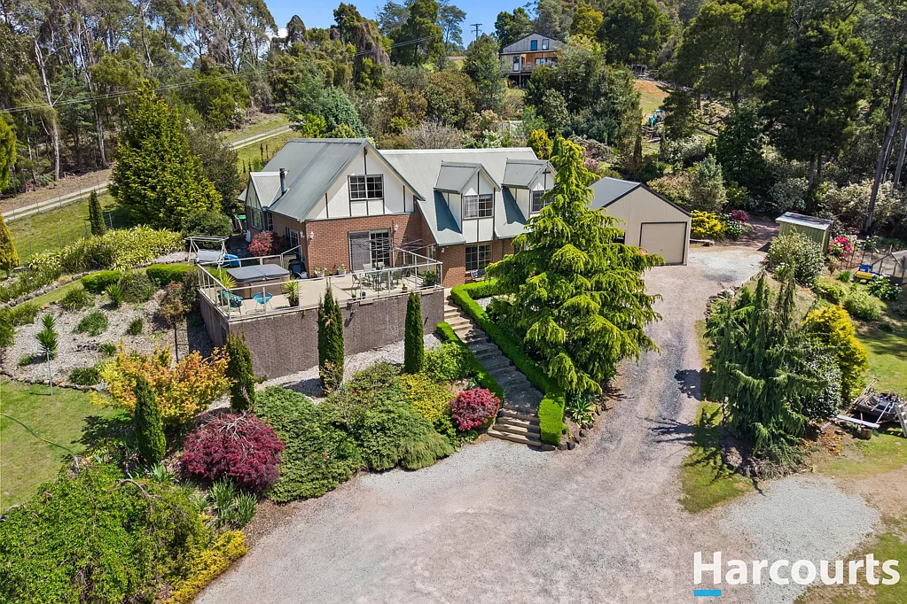 Spreyton 4 Bedroom Charming home with 180 degree views!