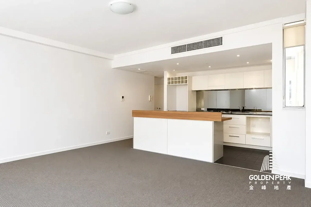 2-bedroom residence in Camperdown with ultimate convenience