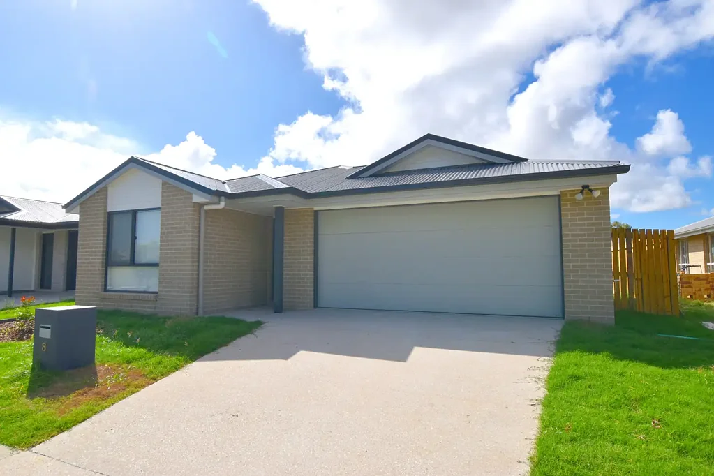 IMMACULATE FAMILY HOME IN POPULAR OASIS ESTATE