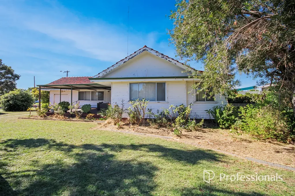 East Bunbury 4房  Prime Corner Development Opportunity - R40/80 Zoning on 794m²