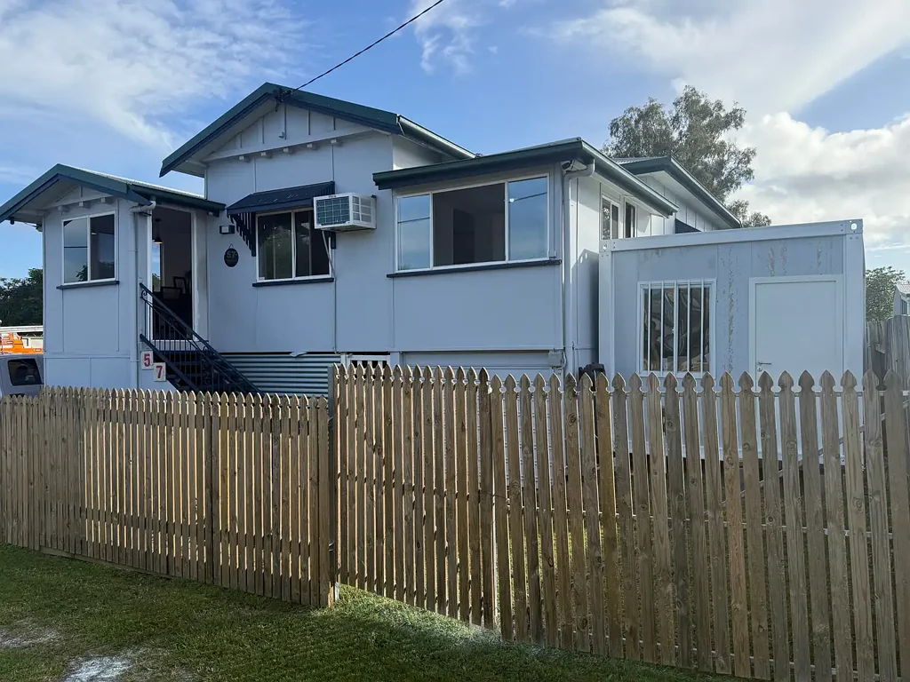 Berserker 3房  🏡 Modern Family Living on 704m² – Side Access, Air Conditioning & Endless Potential 🏡