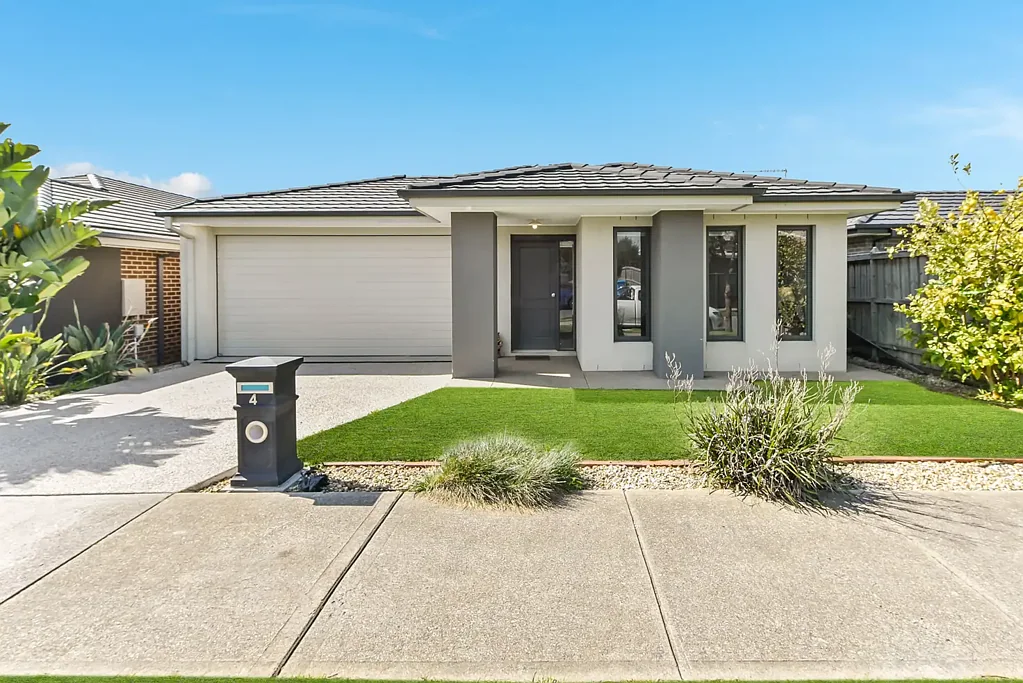 Family Home with Theatre Room, Alfresco & Prime Location!!