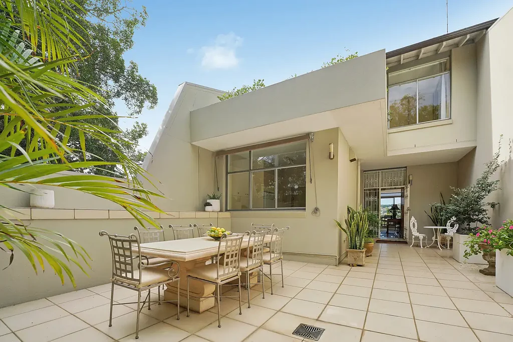 Woollahra 4房 绿树庭院私享 305平全砖联排 四卧双庭 便捷步行道 美景山谷瞰 Tightly-Held 305sqm Townhouse Defined By House-Like Sense of Space And Comfort