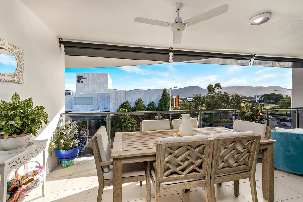 Cairns City 3 Bedroom CITY LIVING, CITY LIGHTS. SUB PENTHOUSE PERFECTION