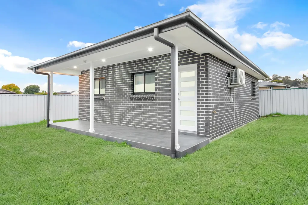 NEAR NEW PREMIUM GRANNY FLAT!
