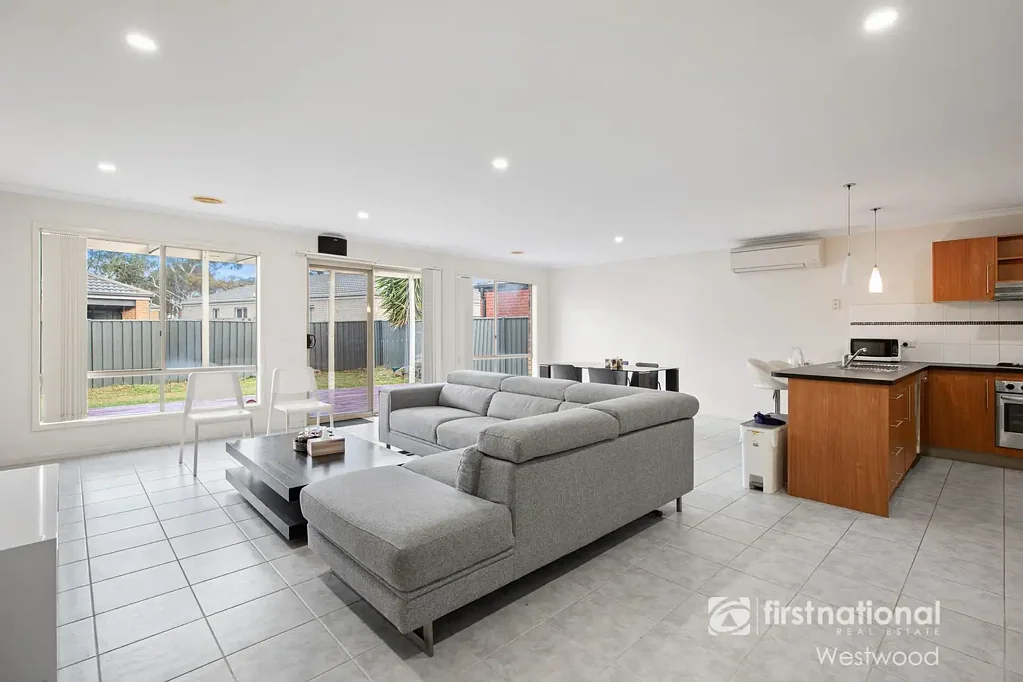 12 Silver Gum Street, Manor Lakes, VIC 3024