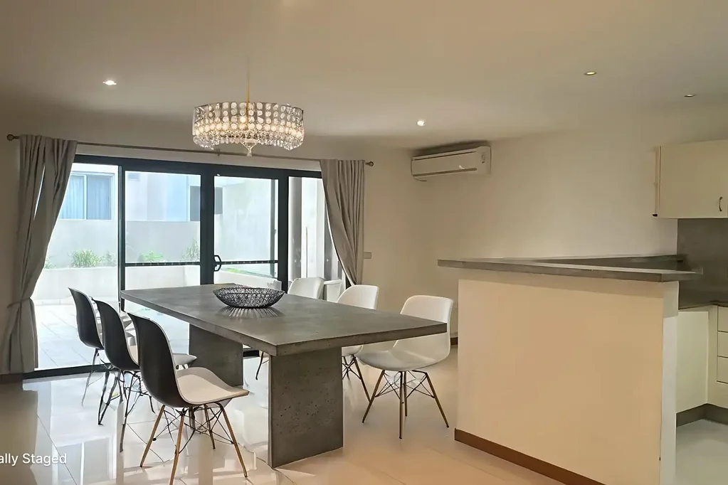 Spacious Three-Bedroom Apartment in Prime Five Dock Location