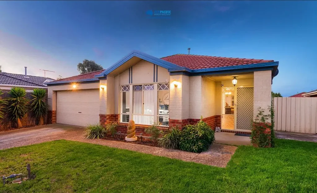 Spacious 4BR Family Home I Abundant Natural Light I Modern Kitchen & Bathrooms I Double Garage