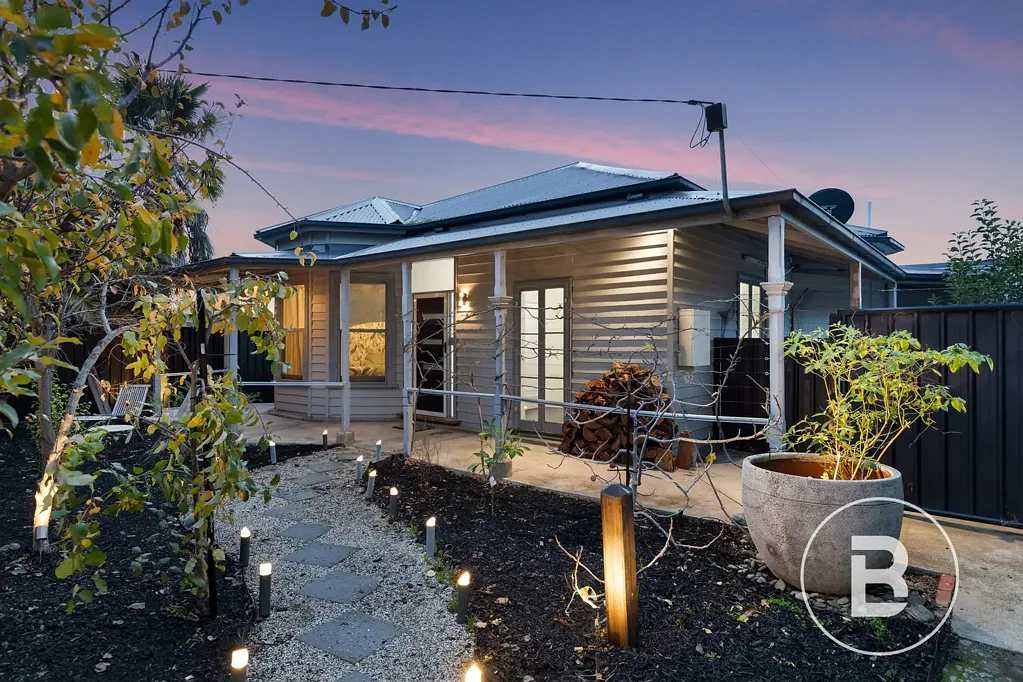 North Bendigo 3房  A Private Inner-City Retreat with Contemporary Flair