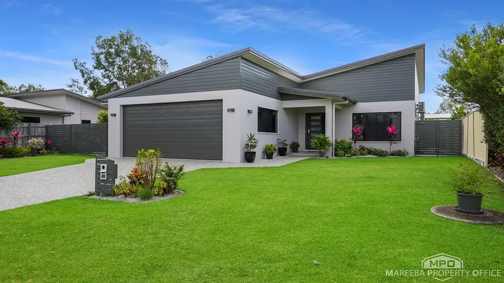 Mareeba 3房  FAMILY SIZED HOME WITH FANTASTIC STREET APPEAL