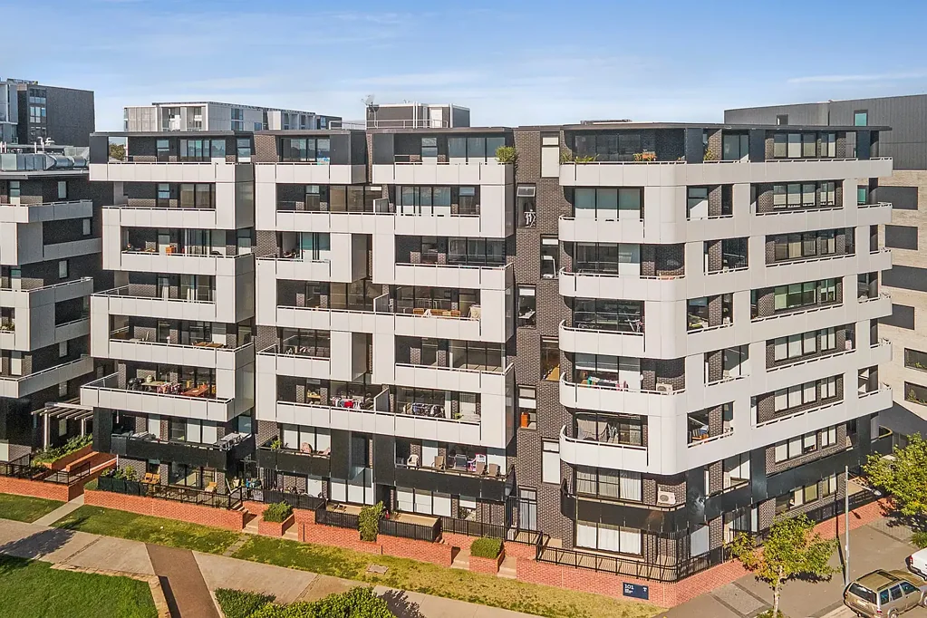 Thornton - Designer style in convenient location