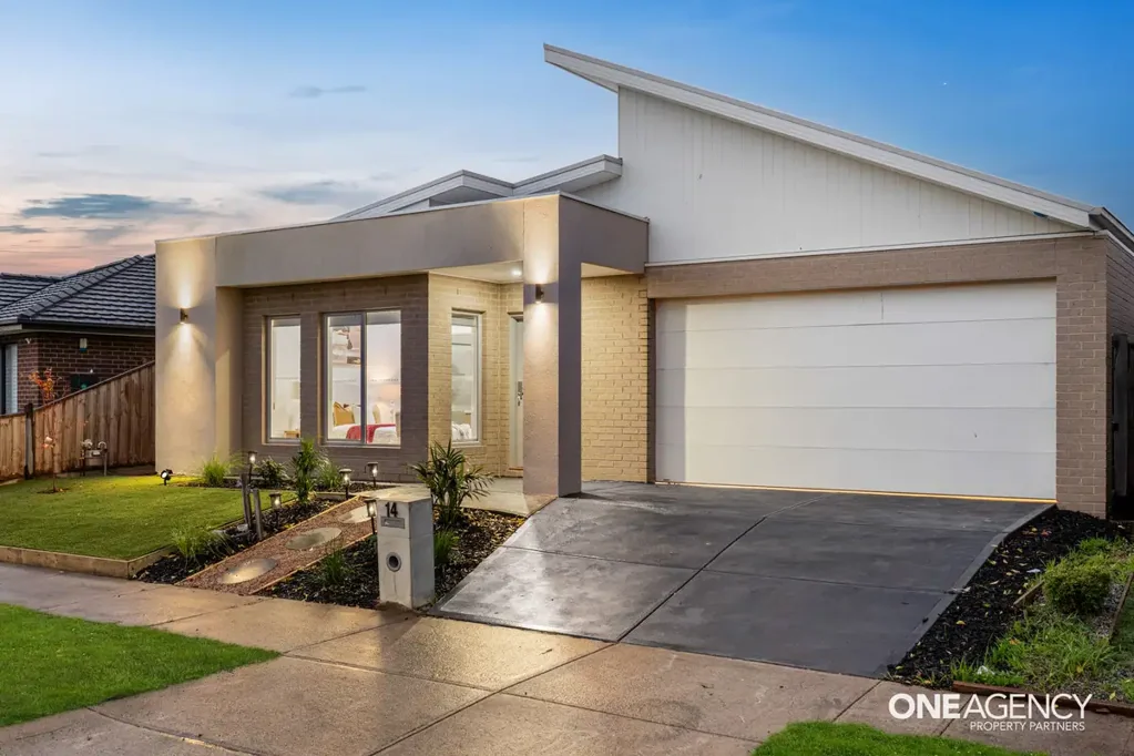 Werribee 4Phòng ngủ 4.6m approx high ceilings, Under Builders Warranty - CALL US NOW BEFORE IT'S SOLD