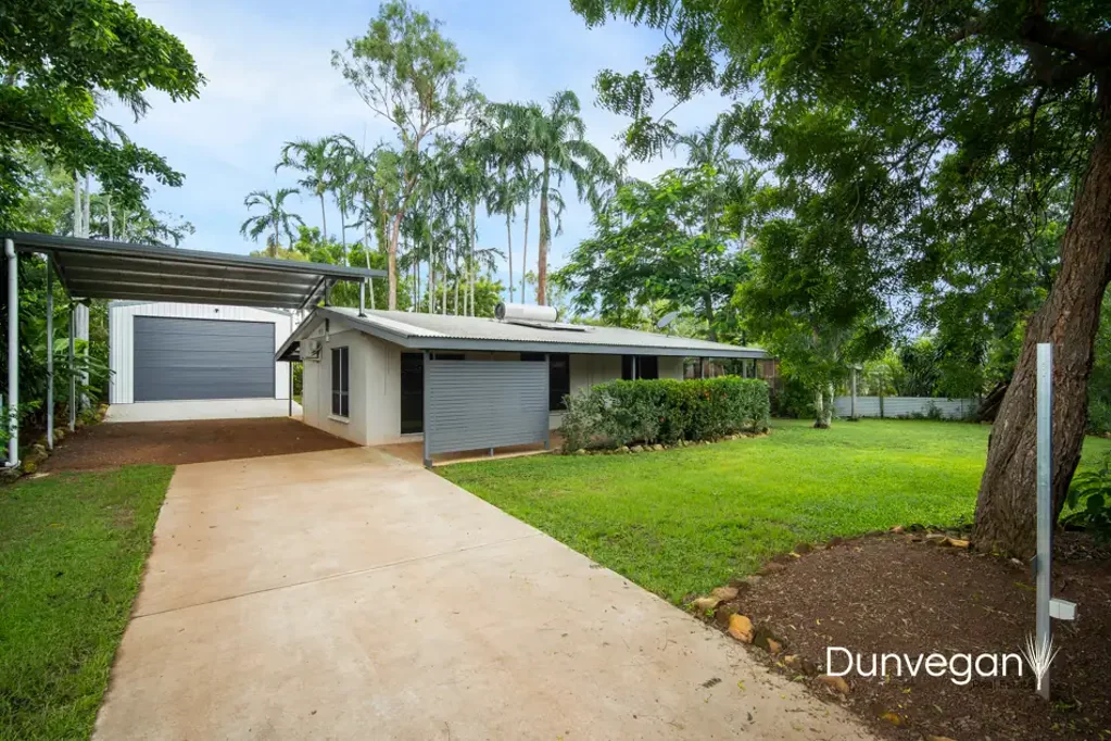Secure + Secluded with HUUUGE Shed!