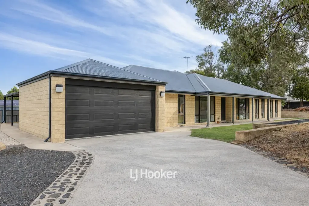 Leschenault 4房  Spacious Lifestyle Living with Exceptional Shedding in Prime Leschenault Locatio