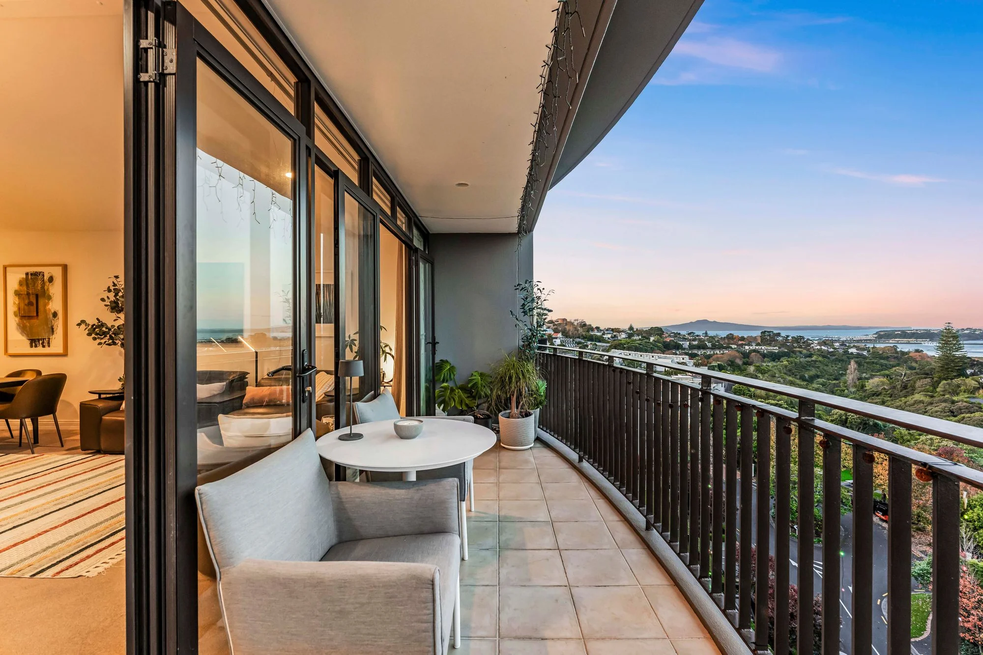 Remuera 2房  Manhattan Vibes. Rangitoto Views | Ben Ryken