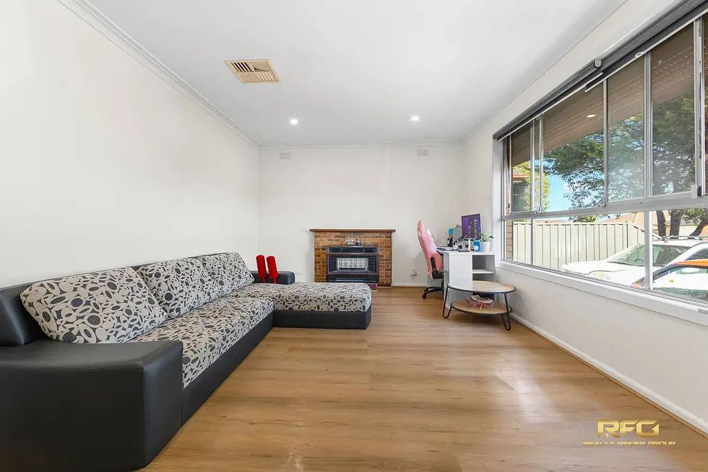 St Albans 3房 黄金St Albans地段 650m²大块土地 靠近学校商店 轻松通勤 潜力无限 24 Glydon Avenue, St Albans - Family Home on 650m2