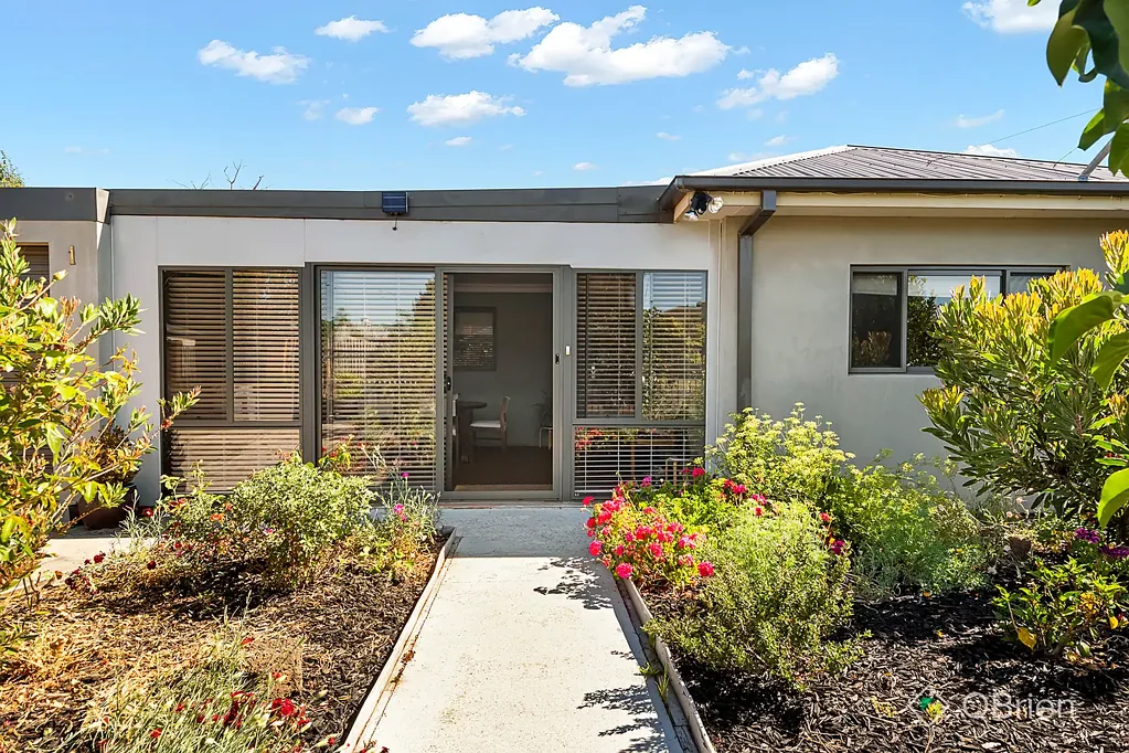 Charming  Home – Neat, Bright & Inviting