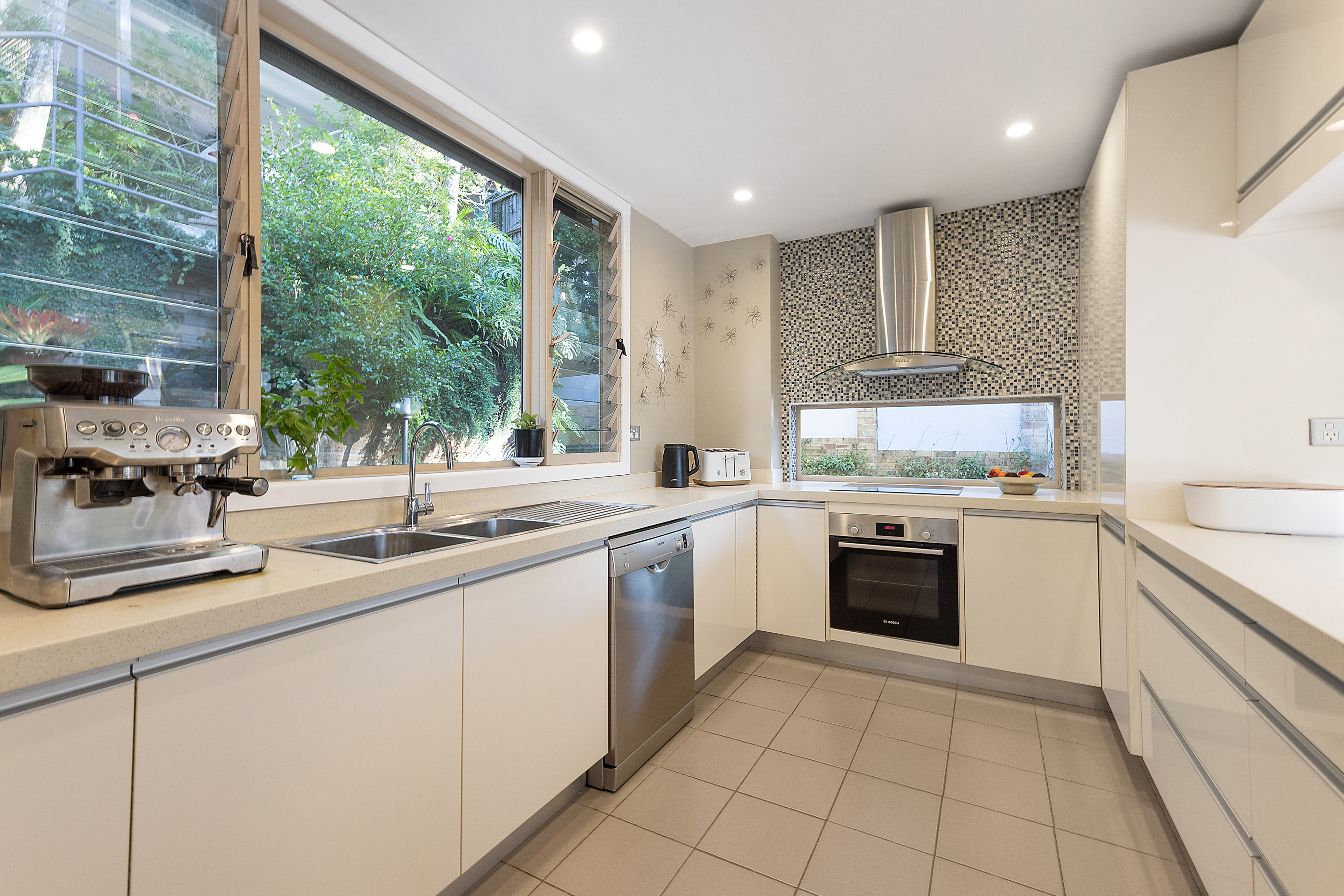 27 RAVENHILL RD, TURRAMURRA NSW 2074, 0 habitaciones, 0 baños, House