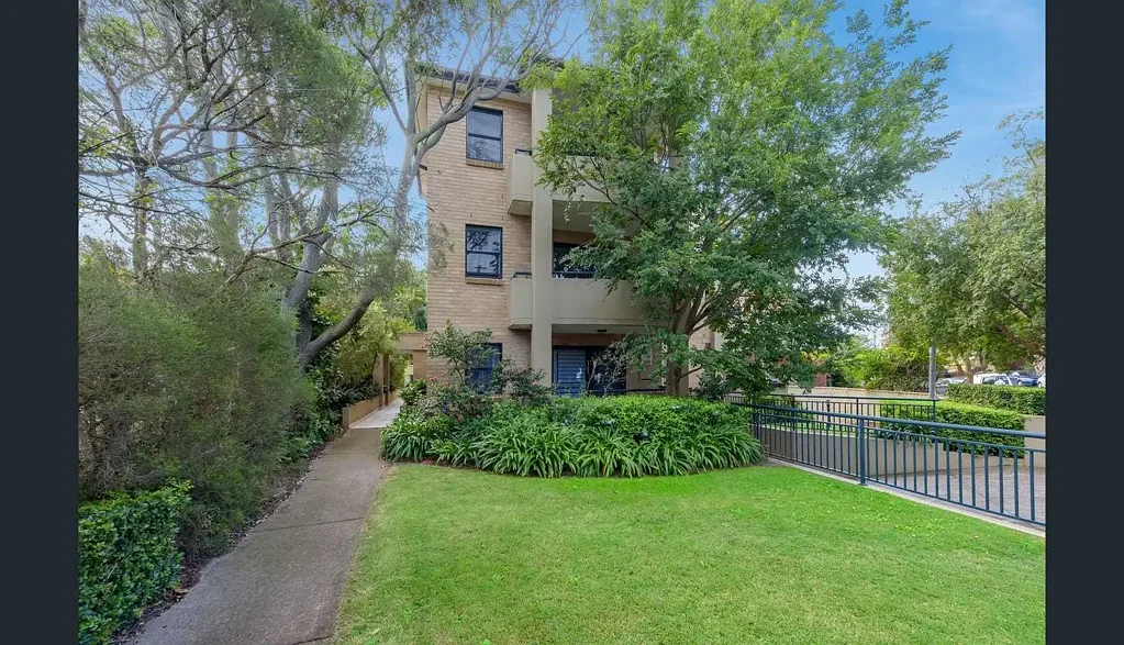 Modern 1 Bedroom Garden Apartment