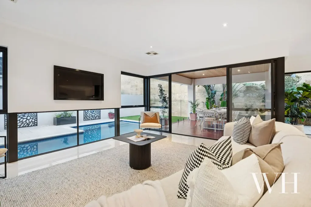 10 Bombay Heights, North Coogee, WA 6163