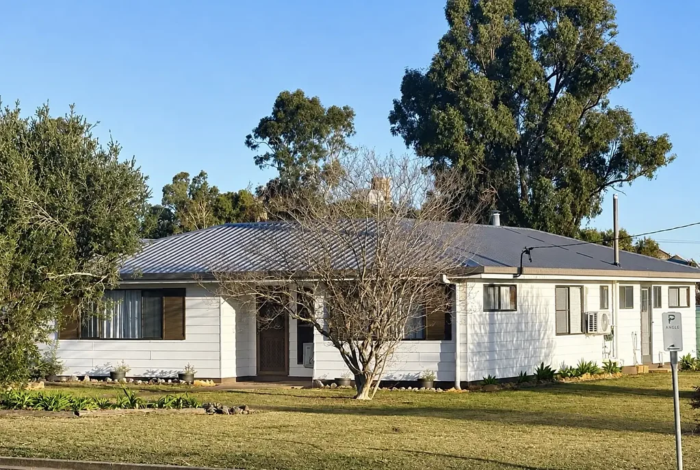Clifton 4कमरा Spacious Family Living  Opposite Clifton State School