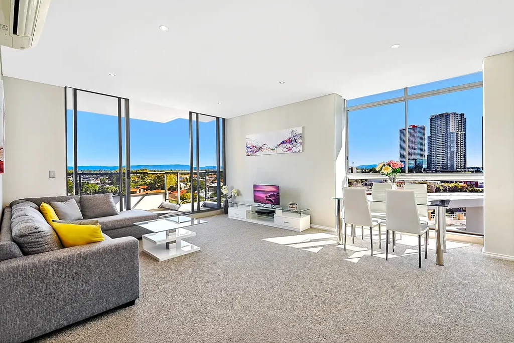 Southport 2कमरा Exceptional Entry Level Buying - This Won't Last!