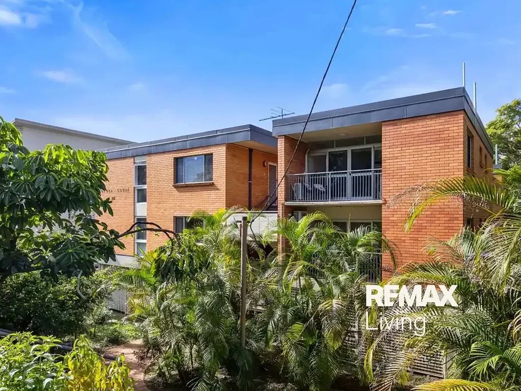 Top Floor Apartment with Park Views in the Heart of St Lucia