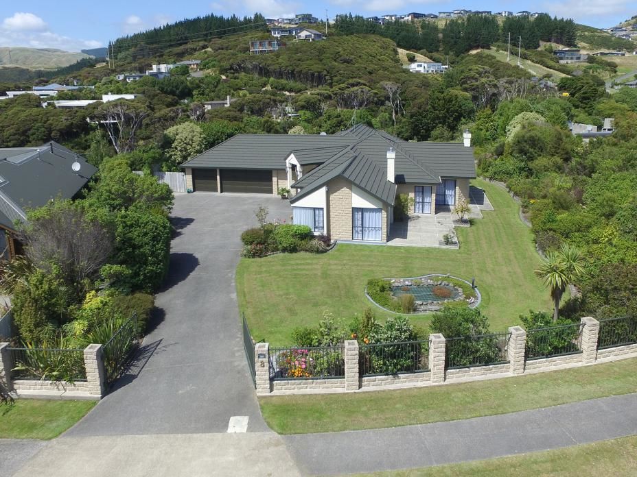 8 Scoresby Grove, Whitby, Porirua, 5 कमरे, 0 बाथरूम