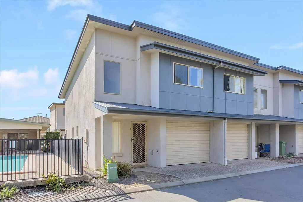 SPACIOUS 3 BEDROOM TOWNHOUSE IN GATED COMPLEX