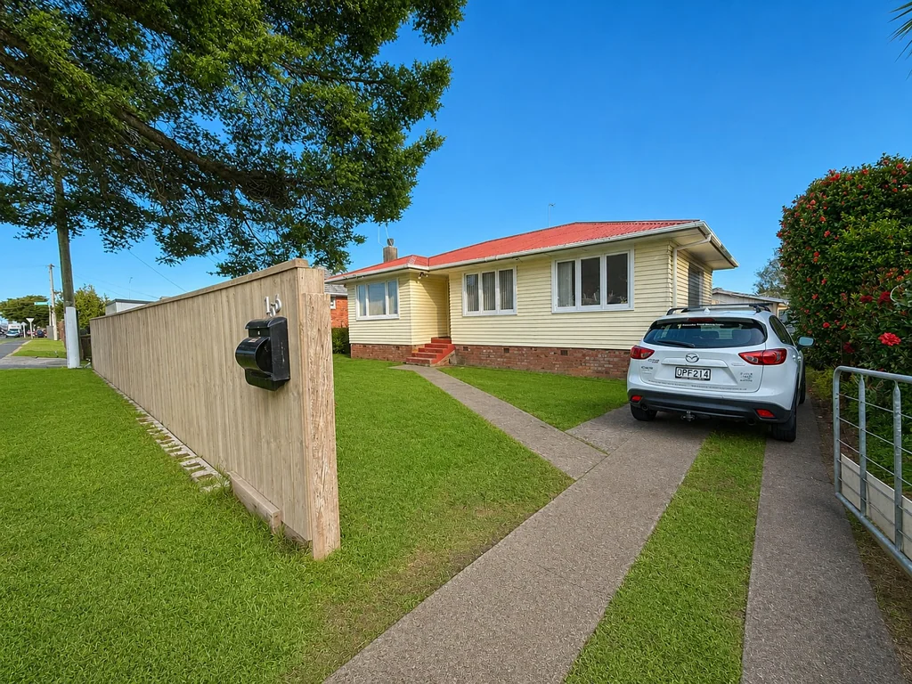 Family Home with Large Backyard & Garage in Prime Manurewa Location