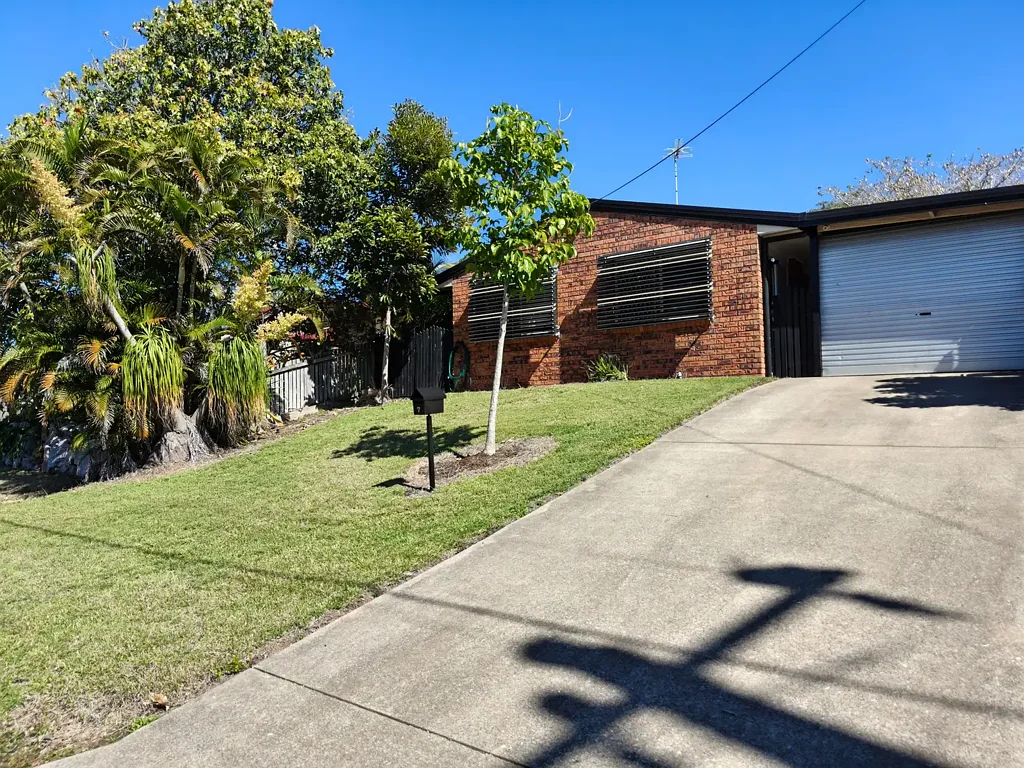 New Auckland 2房  Renovated Brick Veneer Slab on Ground House