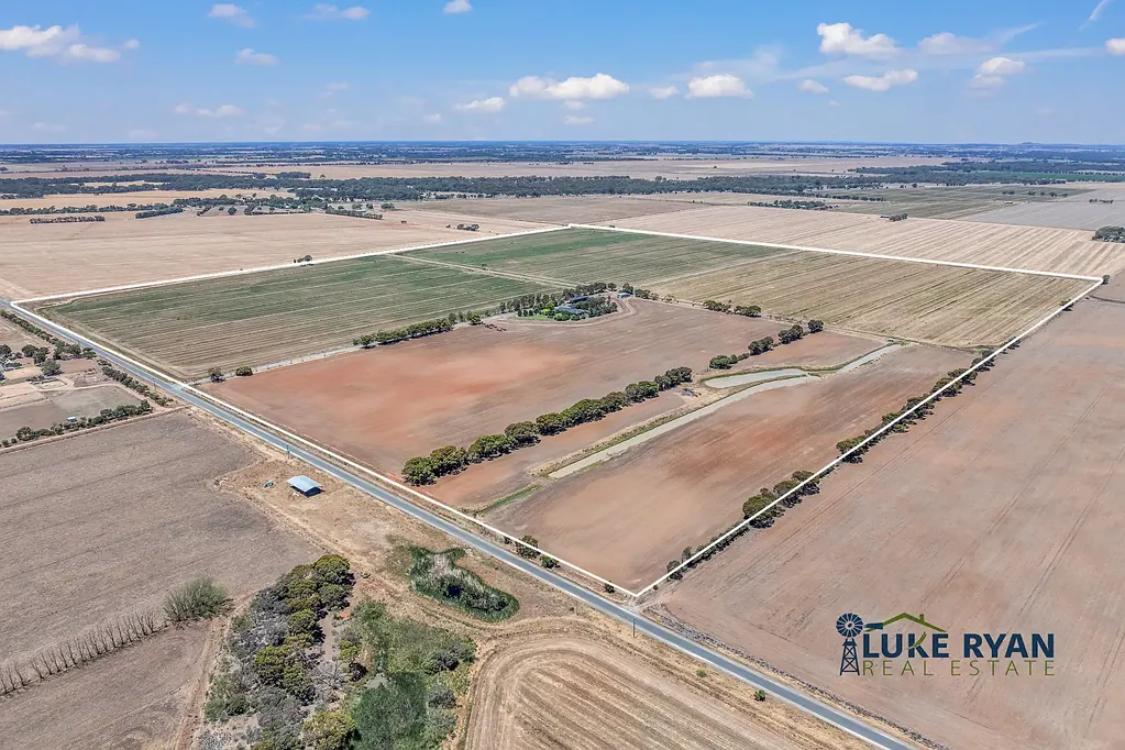Bamawm LUXURY RURAL LIFESTYLE & HIGHLY PRODUCTIVE HAY FARM - A RARE OFFERING!