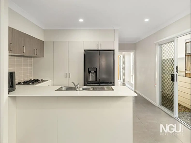 10 Stellar Street, Spring Mountain, QLD 4300, 3 Bedrooms, 2 Bathrooms, House