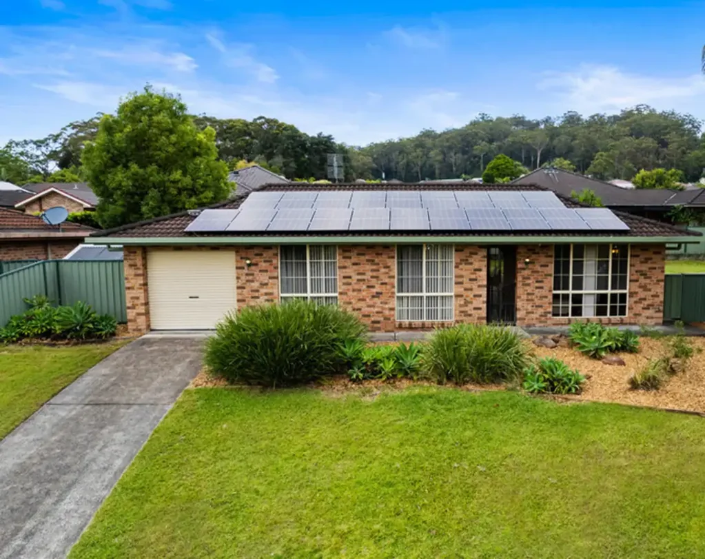 Low Maintenance, Sunny and Convenient!