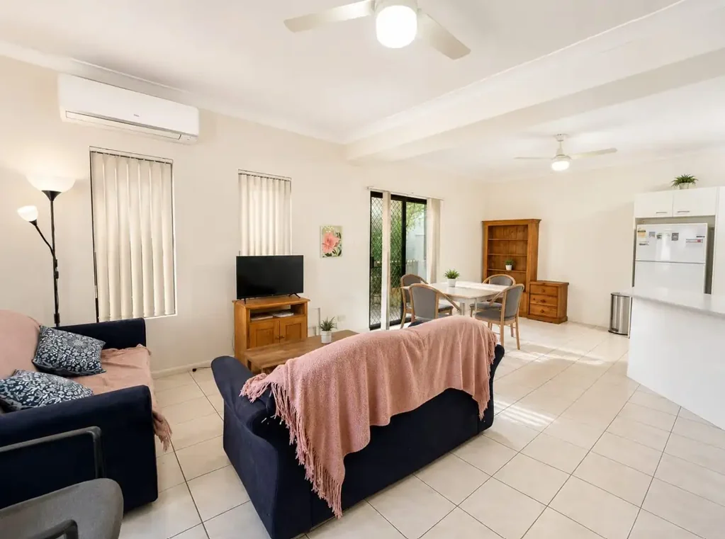 FURNISHED OR UNFURISHED - 5 MIN WALK TO UQ