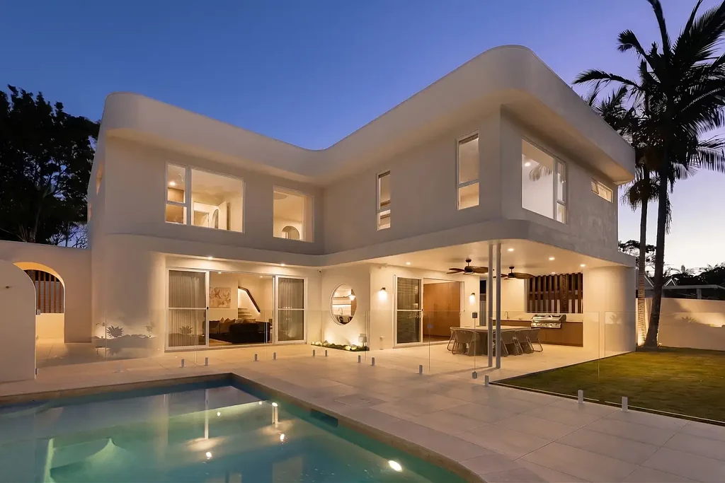 Southport 4 Slaapkamer Architecturally Designed, Newly Constructed Family Residence In Coveted TSS Precinct