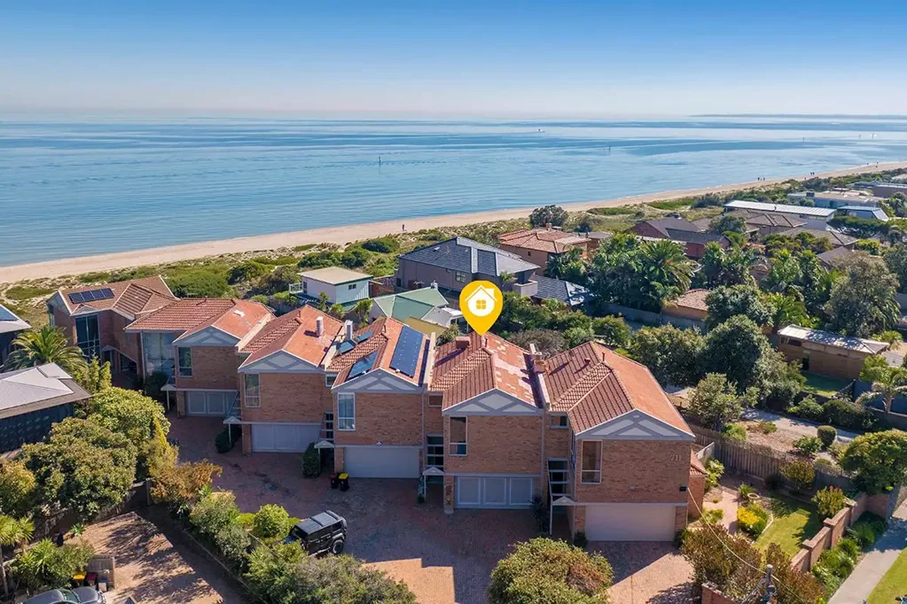Carrum 3침실 Beachside Beauty - Downsize to Resort Style Living