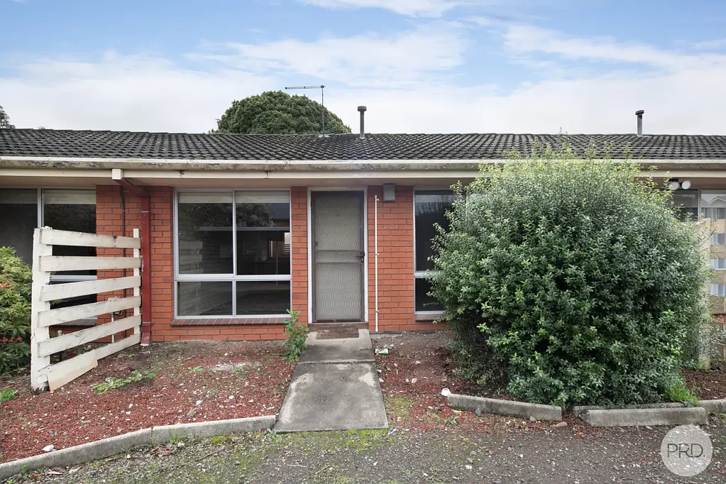COZY ONE BEDROOM UNIT IN PRIME BROWN HILL LOCATION!