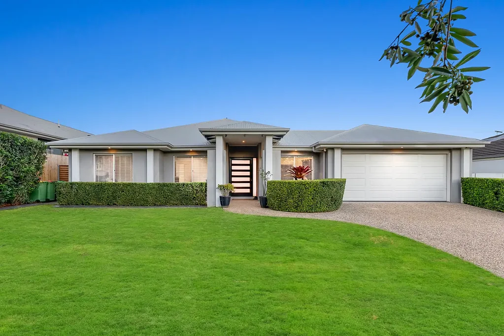 Murrumba Downs 4房  Spacious Family Living with Multiple Living Zones, Pool & Spa!