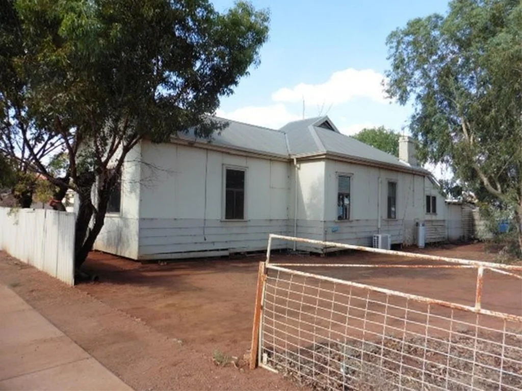 Morawa 3房  This is one for the RENOVATOR!