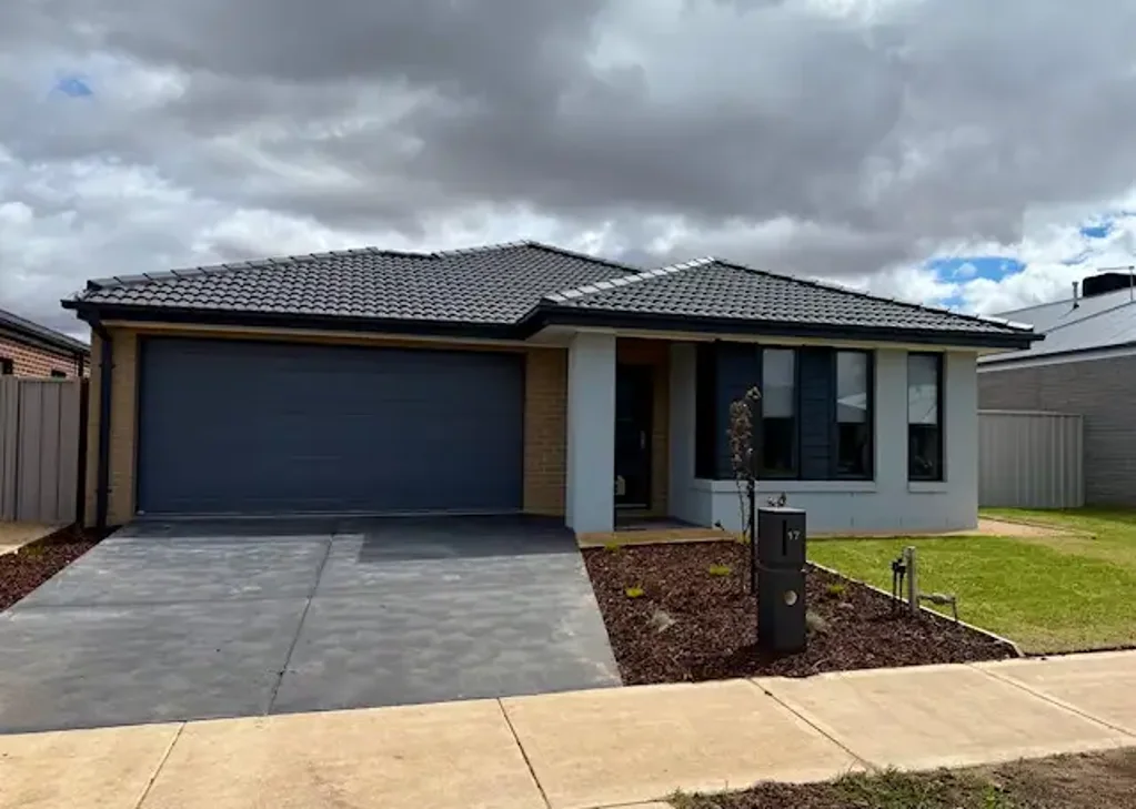 Near new 4 bedroom family home with 2 living spaces!